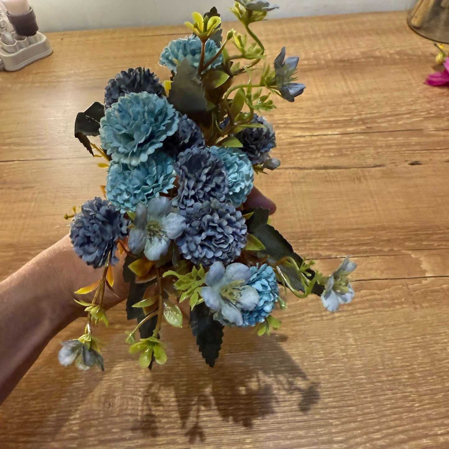 Mini buquê amor-perfeito azul claro e azul turquesa