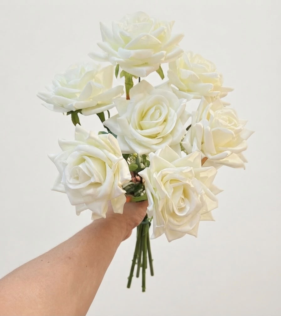 Buquê de Rosas Brancas Artificial X7 – 44 cm