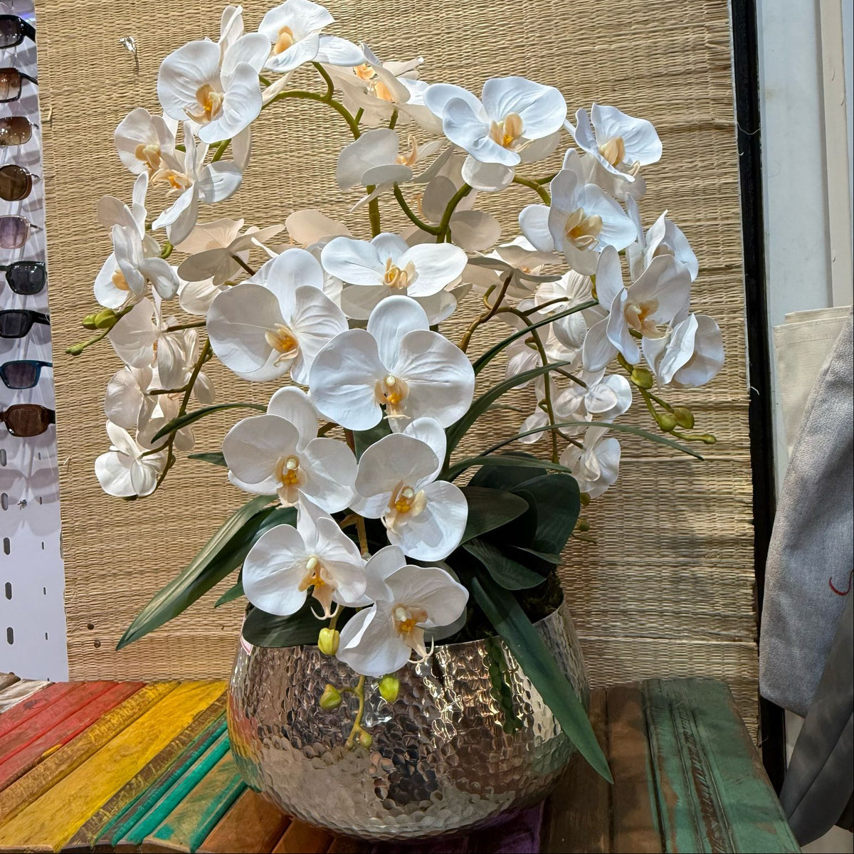 Arranjo de orquídea toque real com vaso de alumínio