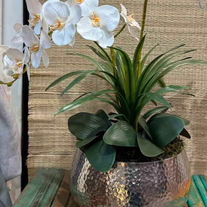 Arranjo de orquídea branca toque real com vaso de alumínio